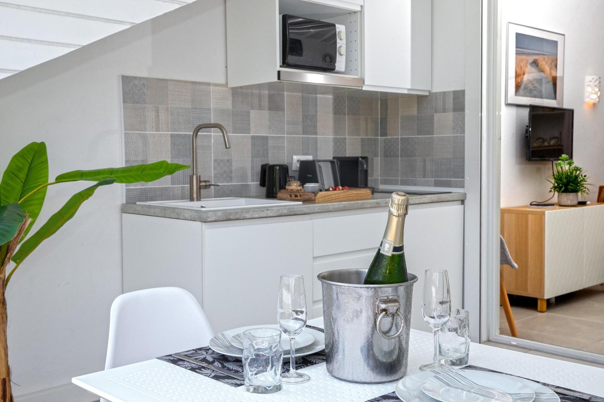 Beautiful Suite S12 With Pool And Sea View Cul de Sac Exterior photo